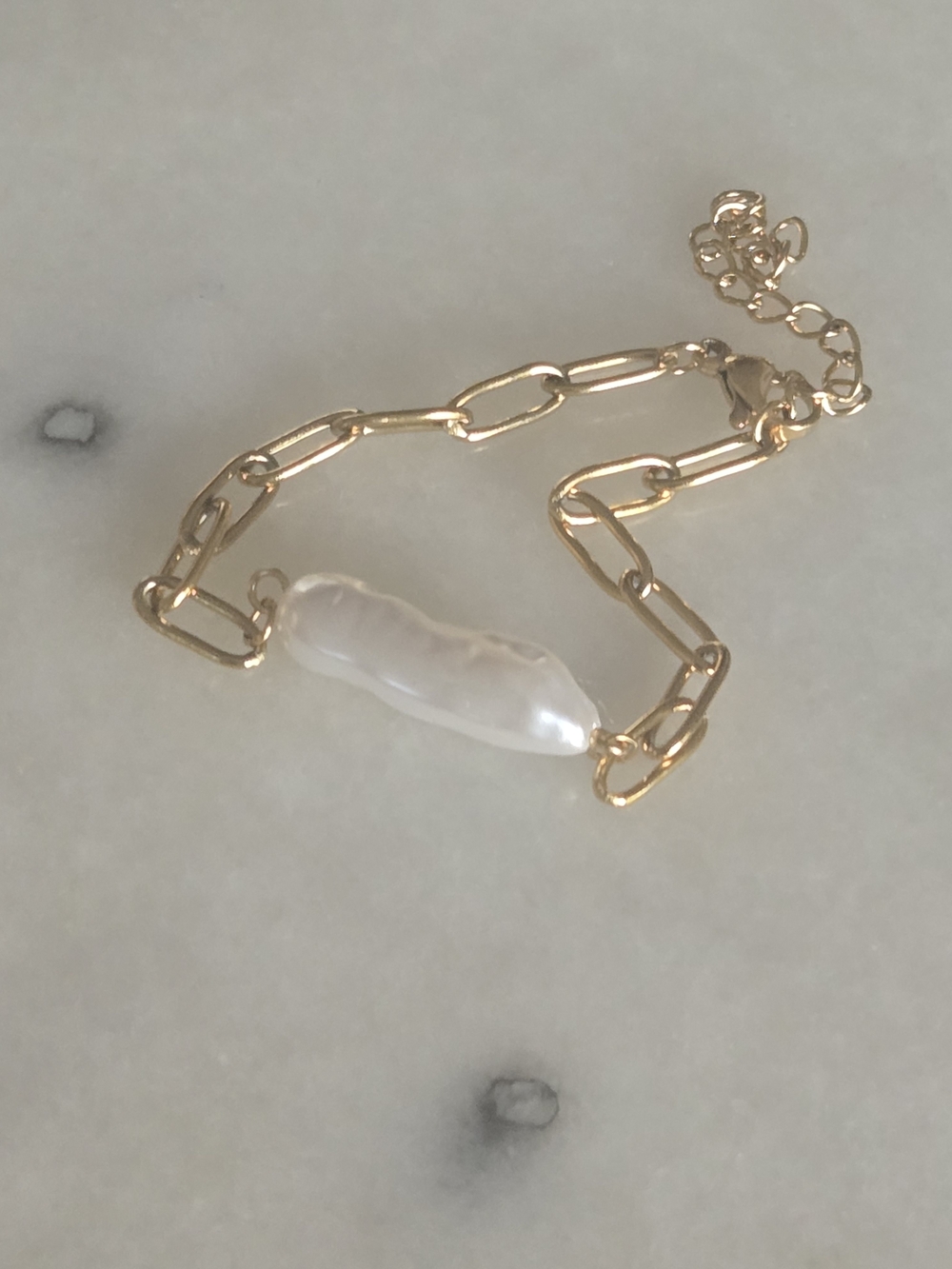 Gold Chain Bracelet with Baroque Pearl Accent